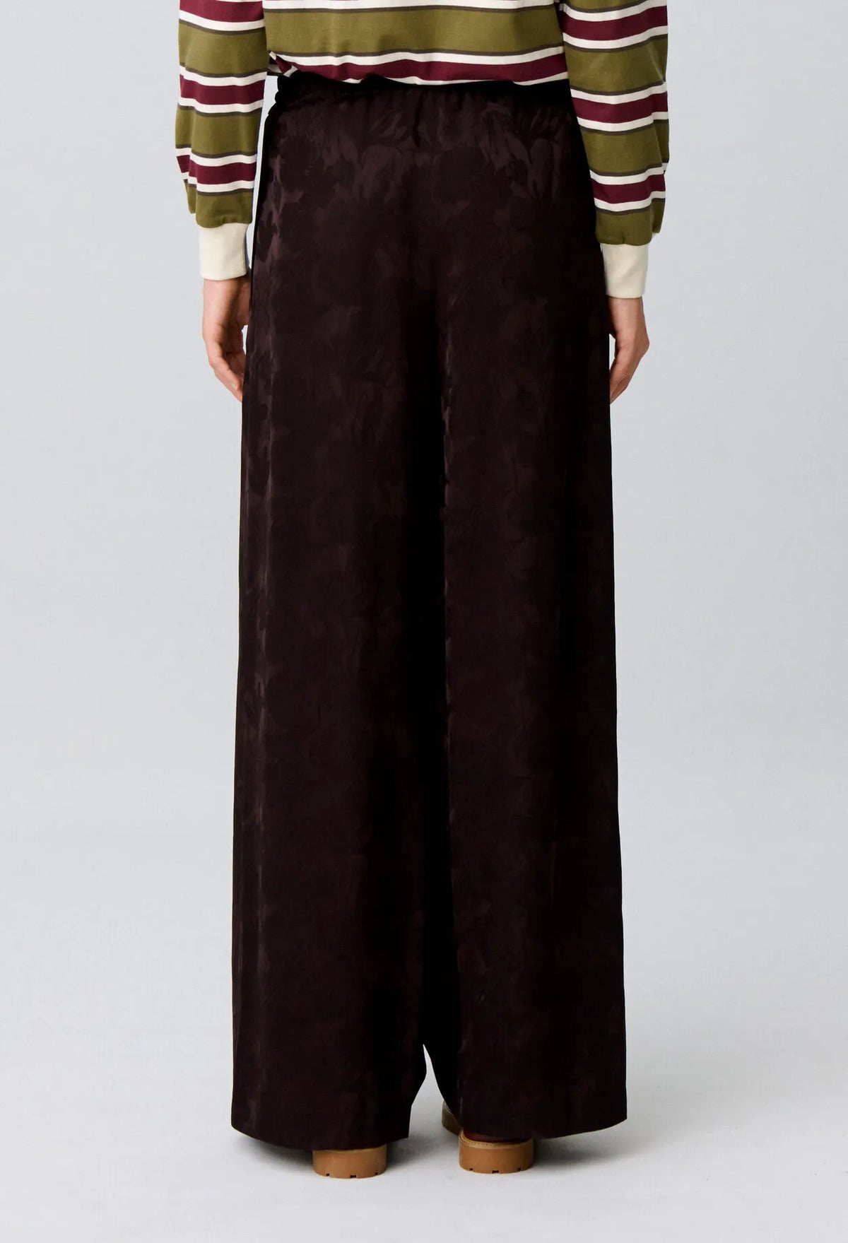 DARK BROWN