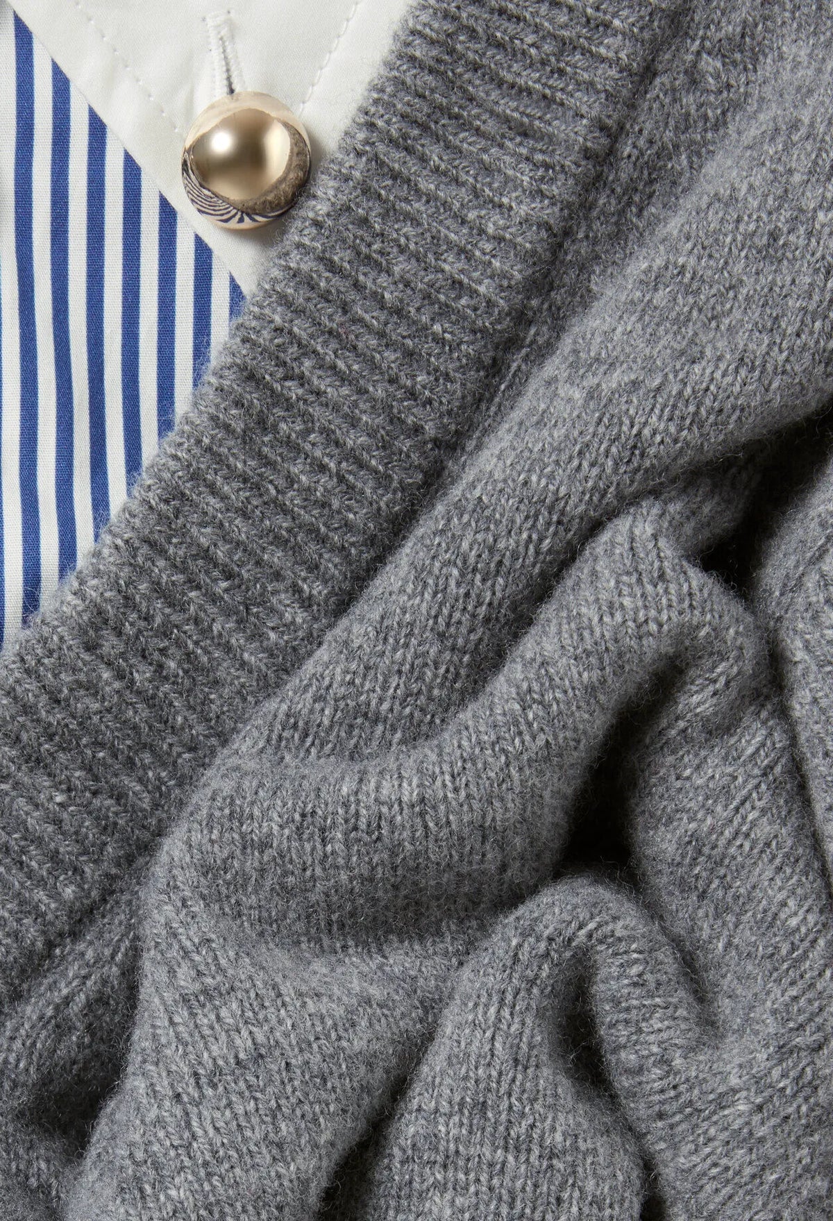 MOTTLED GREY