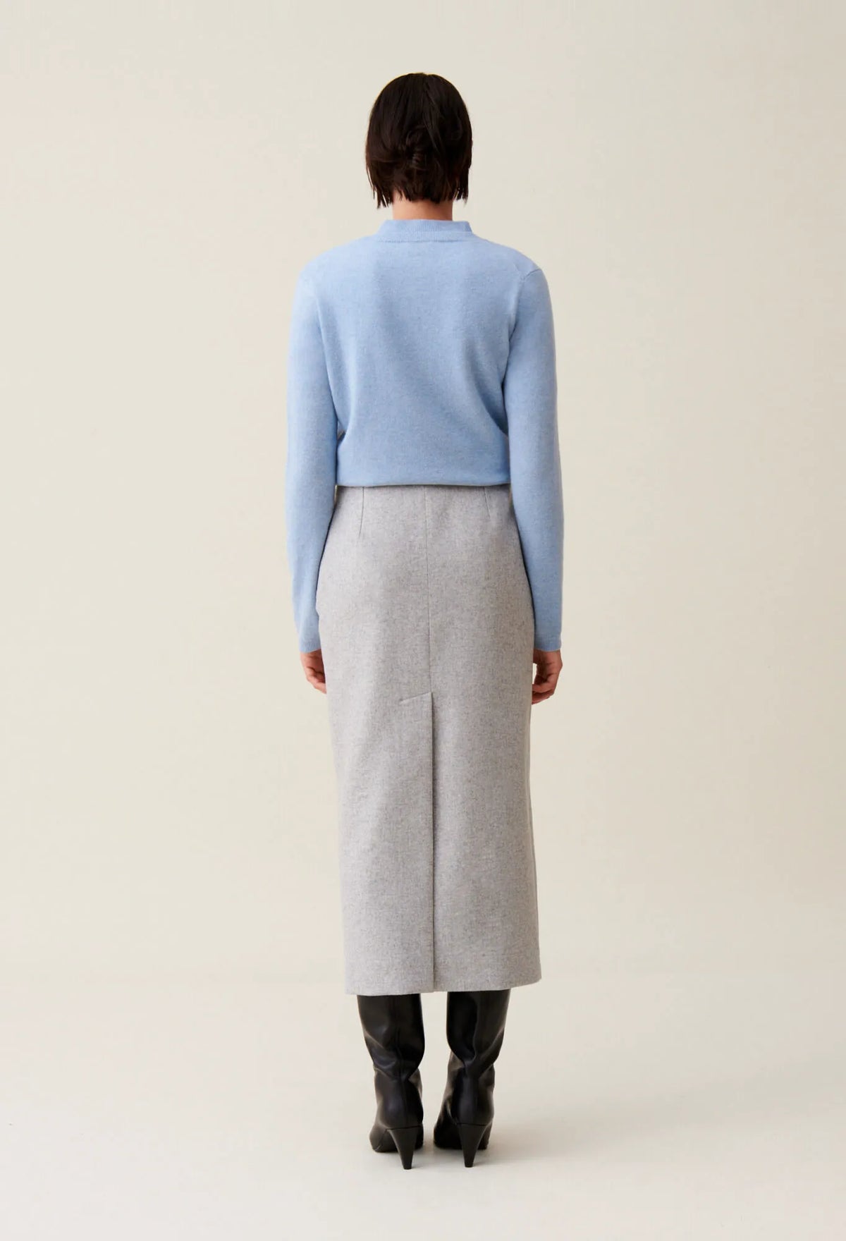 LIGHT GREY