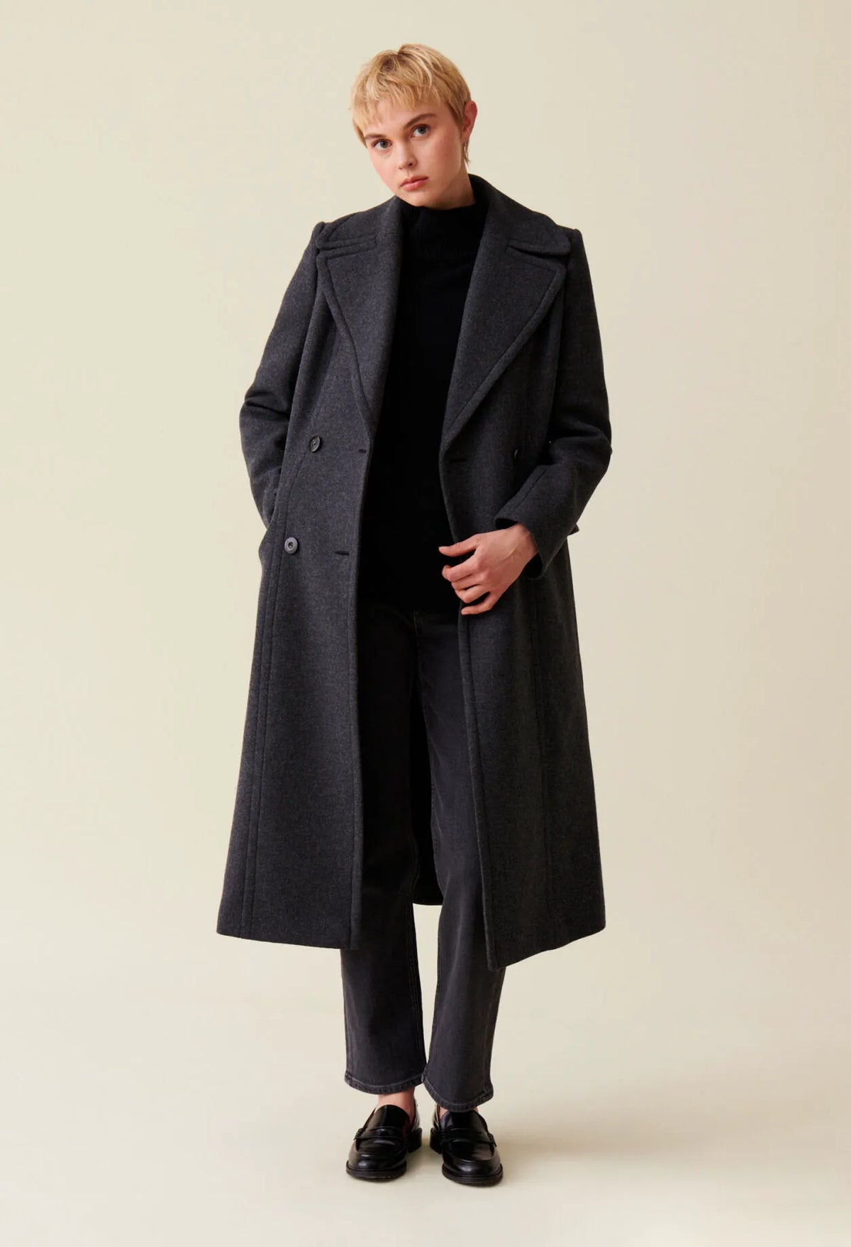 CHARCOAL GREY