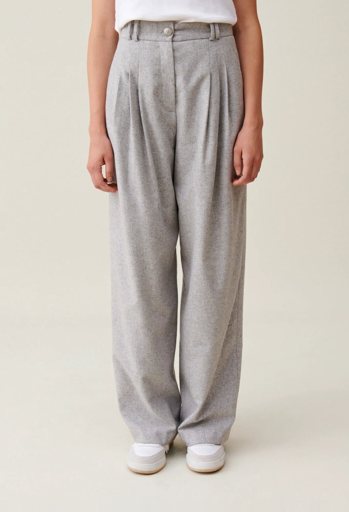 LIGHT GREY