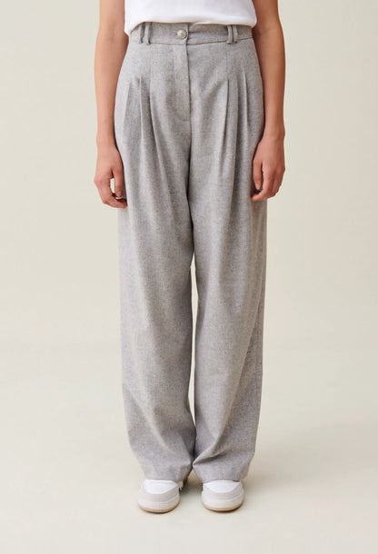 LIGHT GREY