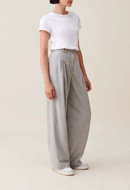 LIGHT GREY