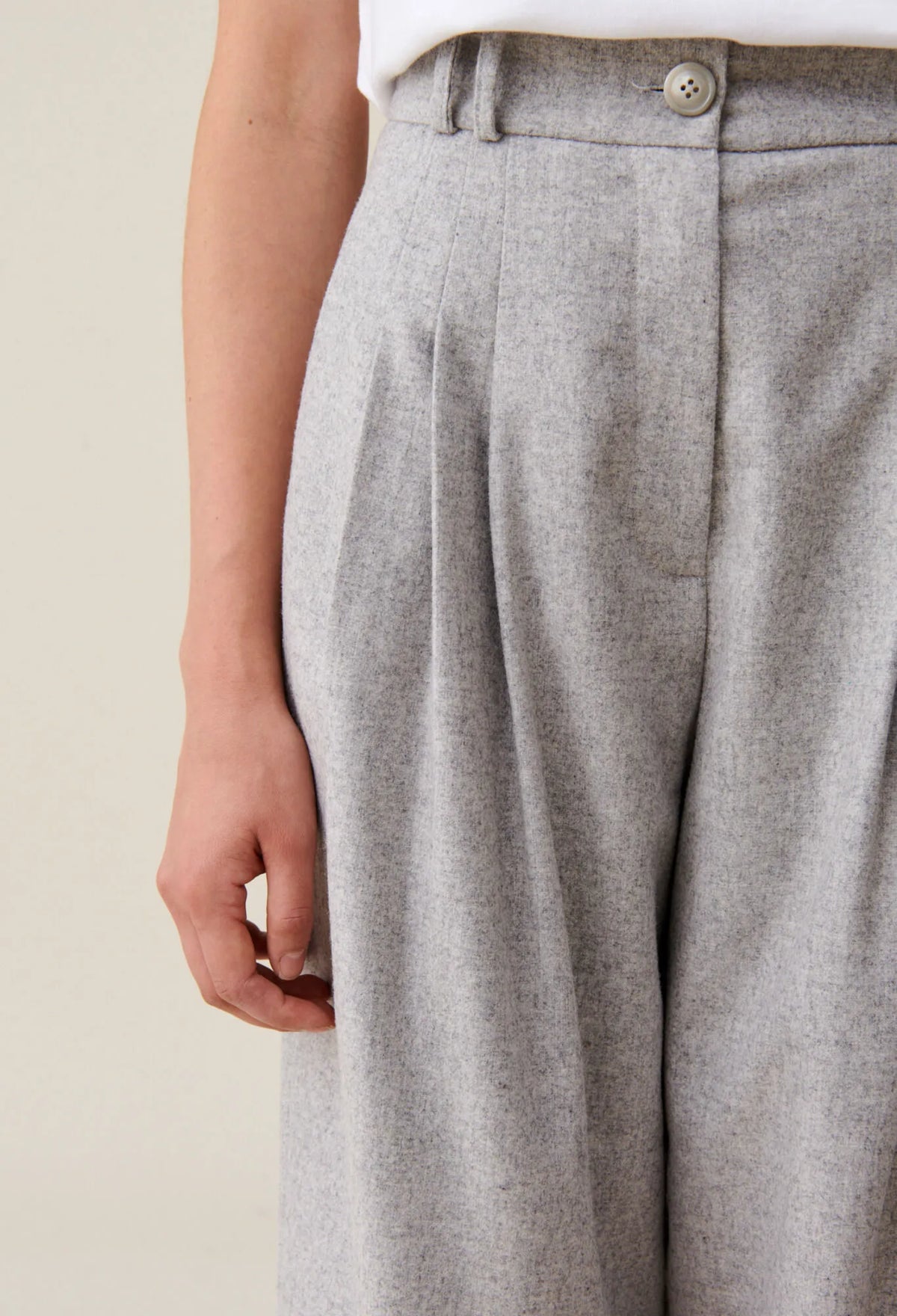 LIGHT GREY