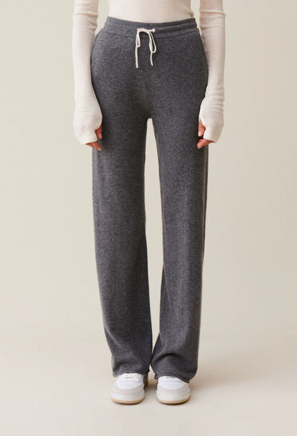 MOTTLED GREY