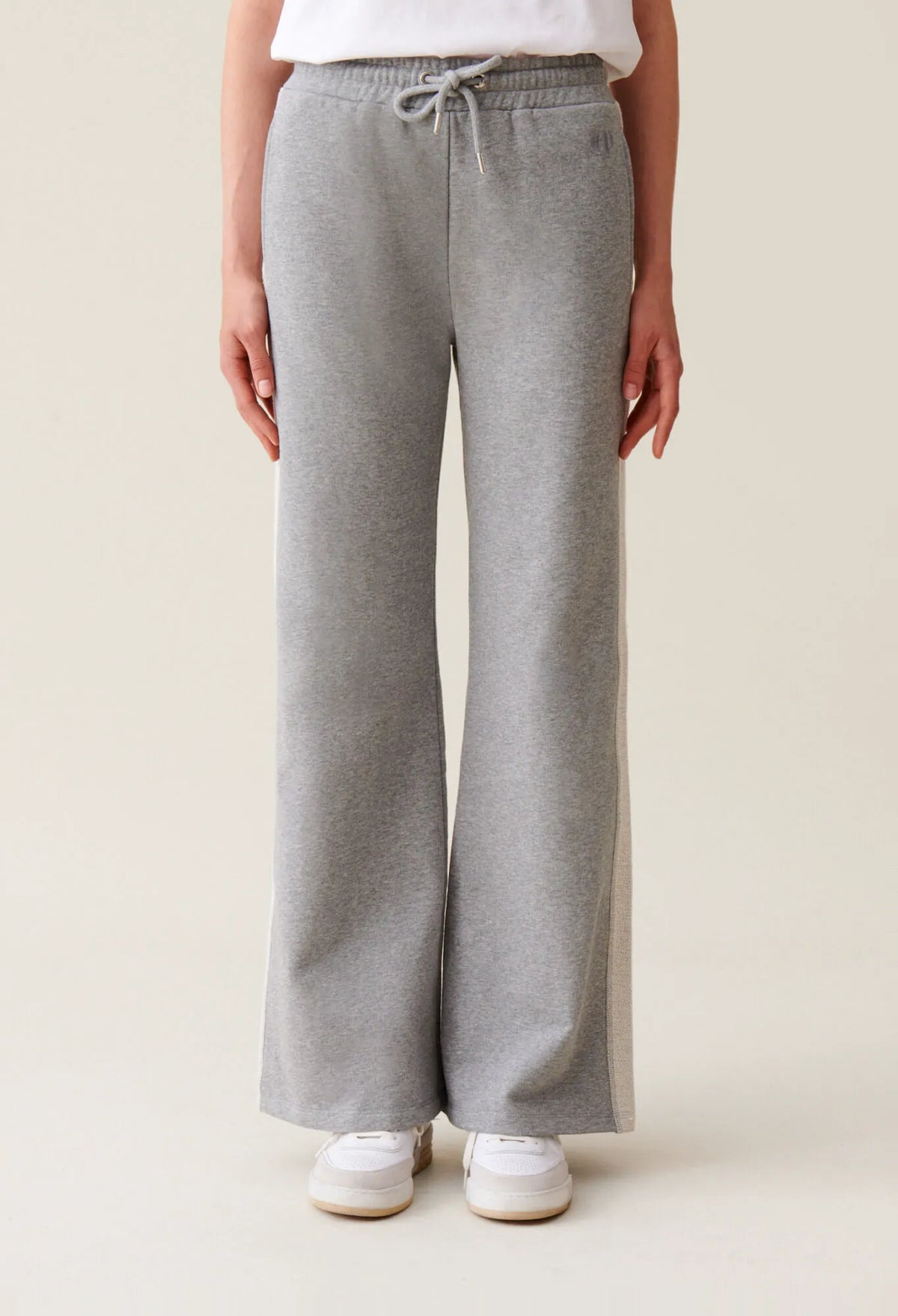 MOTTLED GREY