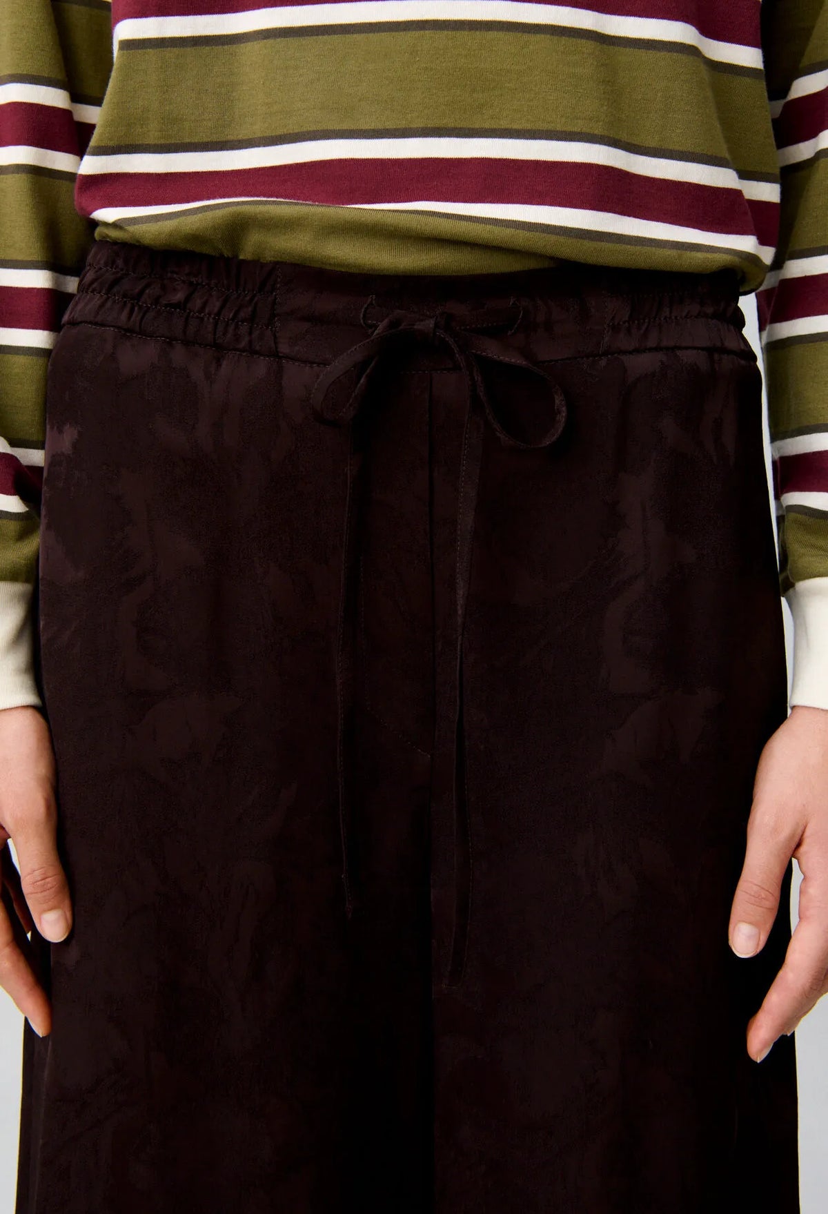 DARK BROWN