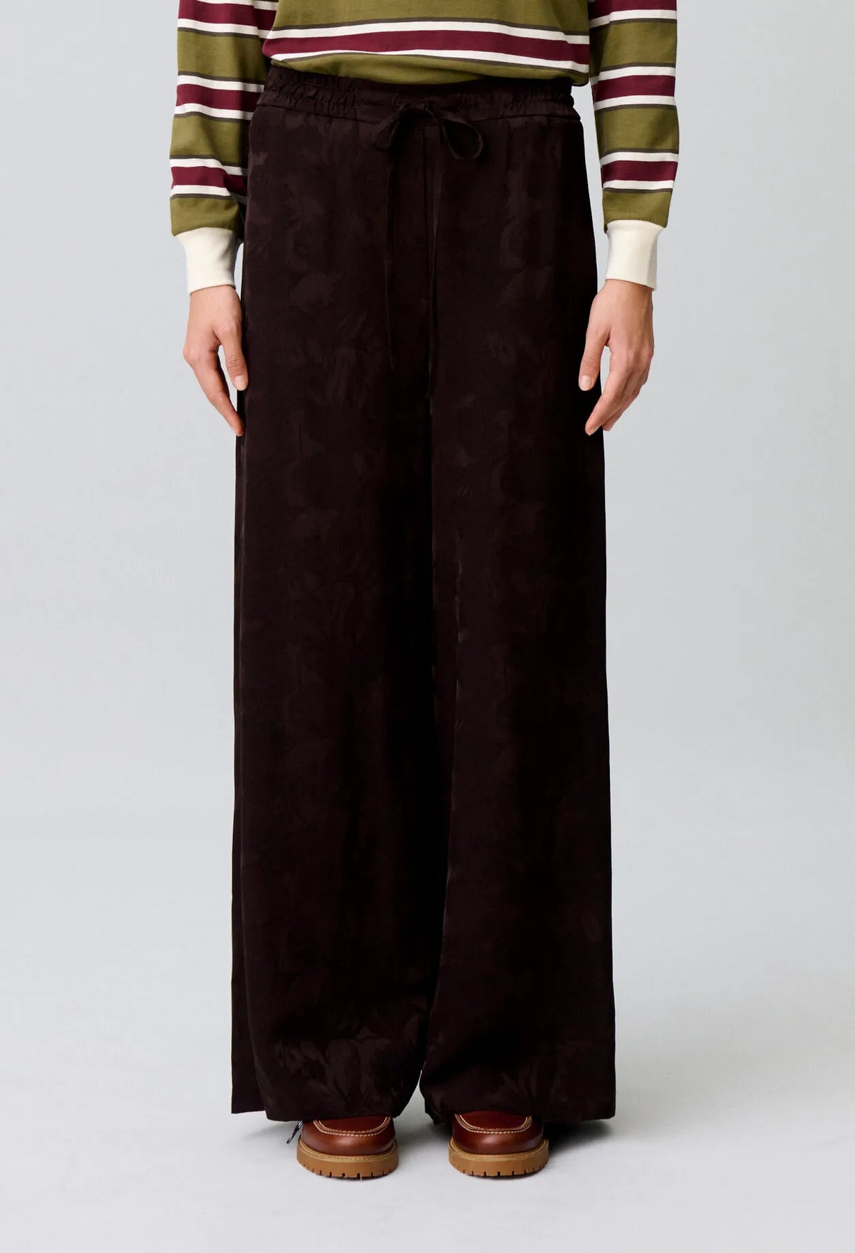 DARK BROWN