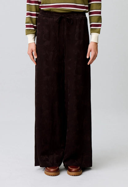 DARK BROWN