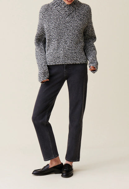 MOTTLED GREY