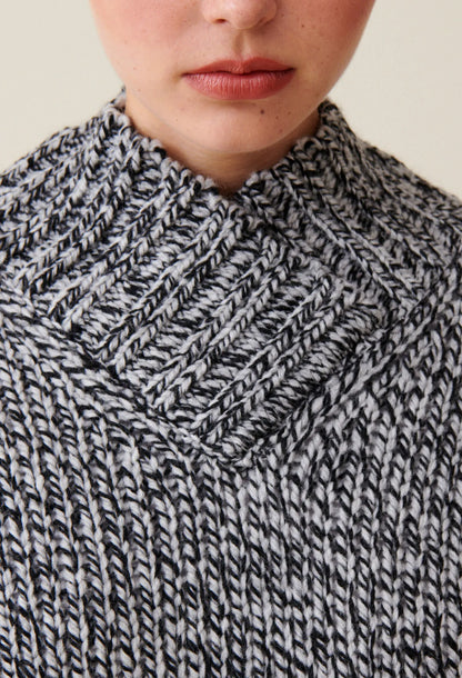 MOTTLED GREY