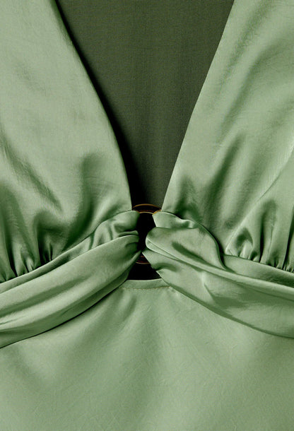 MIDDLE GREEN