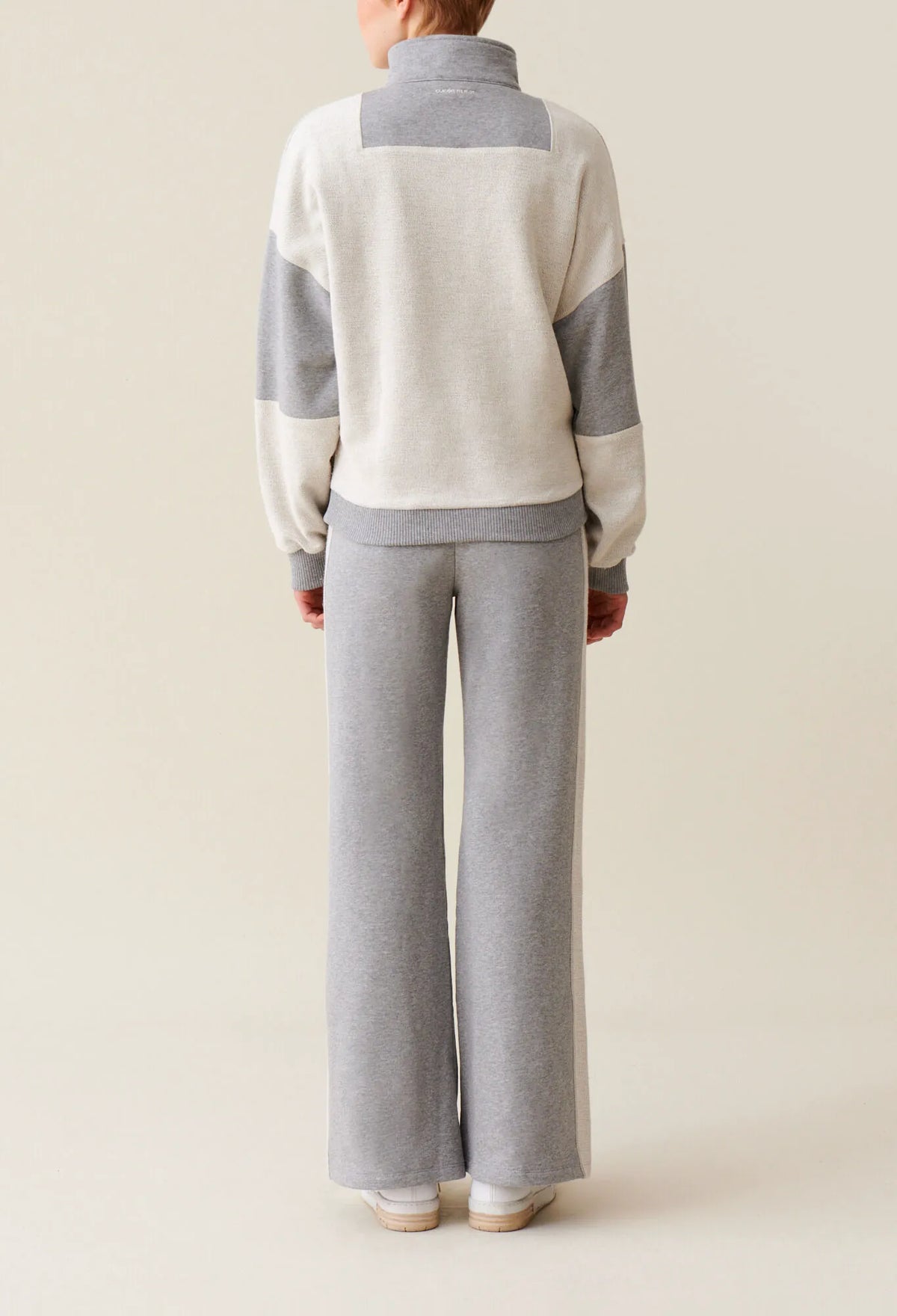 MOTTLED GREY